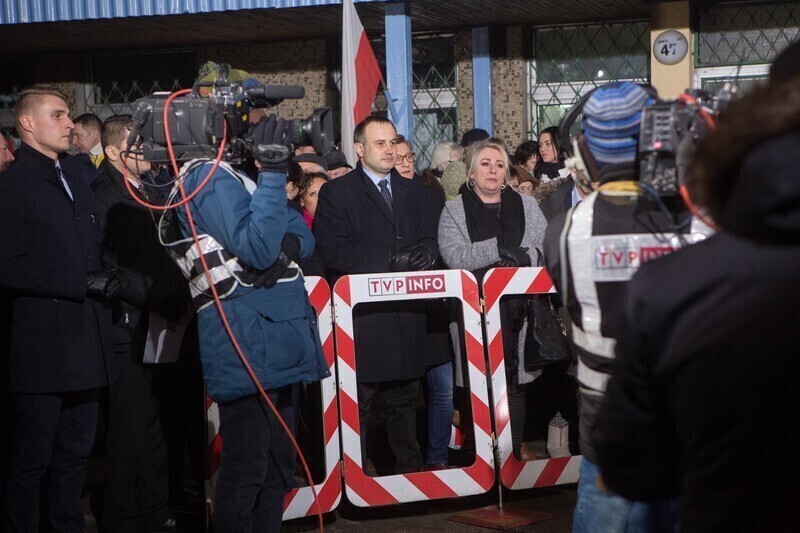 Zdjęcie 13: Sprawa przenosin poradni w TVP INFO