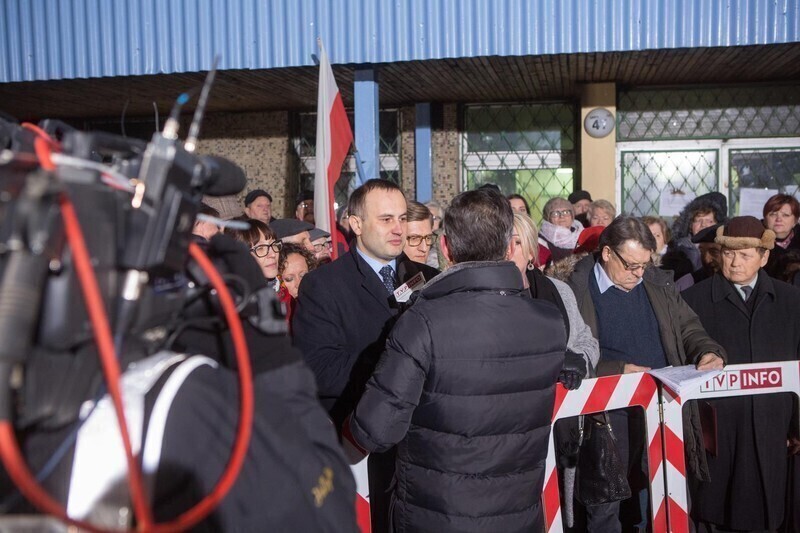 Zdjęcie 16: Sprawa przenosin poradni w TVP INFO