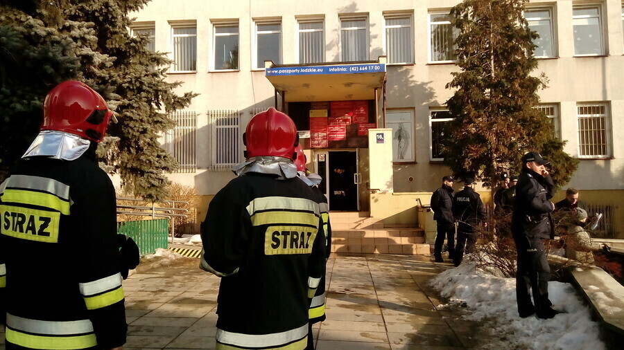 Zdjęcie 1: Ewakuacja w urzędzie