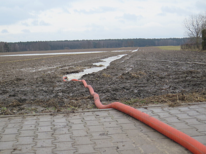Zdjęcie 3: Podtopienia w Kłudzicach. Mieszkańcy mają dość