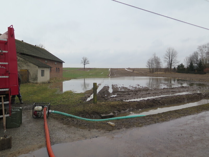 Zdjęcie 4: Podtopienia w Kłudzicach. Mieszkańcy mają dość