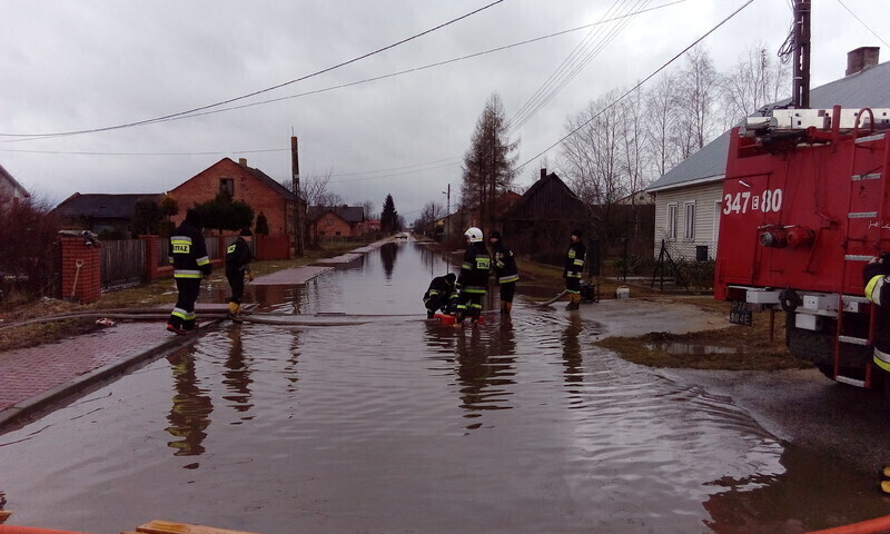 Zdjęcie 11: Podtopienia w Kłudzicach. Mieszkańcy mają dość