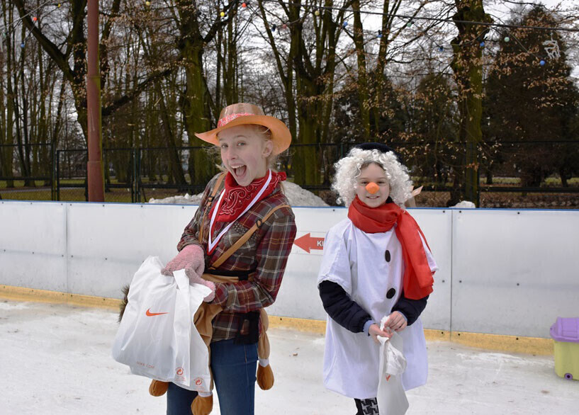 Przebierańcy na lodowisku