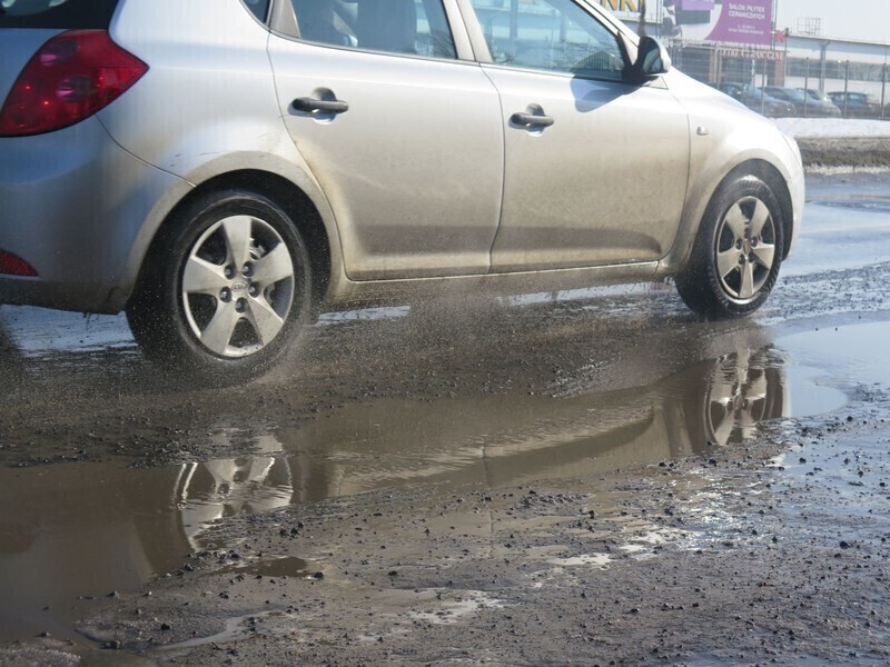 Zdjęcie 3: Żelazna, Roosevelta i Wojska Polskiego najbardziej dziurawe. Kiedy remonty? 