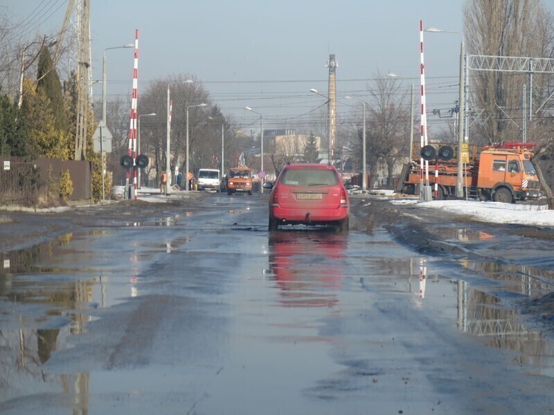 Zdjęcie 4: Żelazna, Roosevelta i Wojska Polskiego najbardziej dziurawe. Kiedy remonty? 