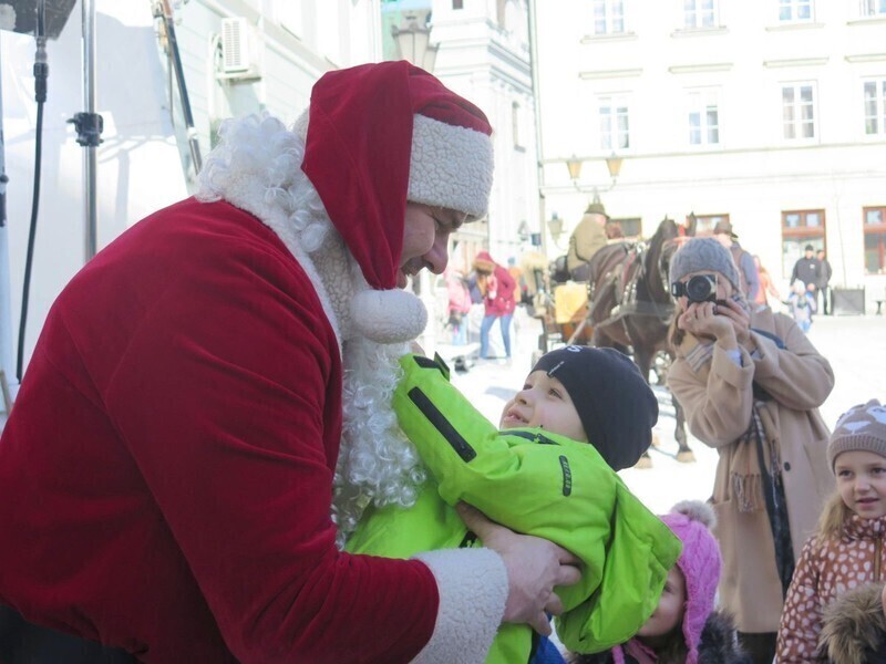 Zdjęcie 24: Sesja zdjęciowa piotrkowskich przedszkolaków z gwiazdorem polskiego kina 