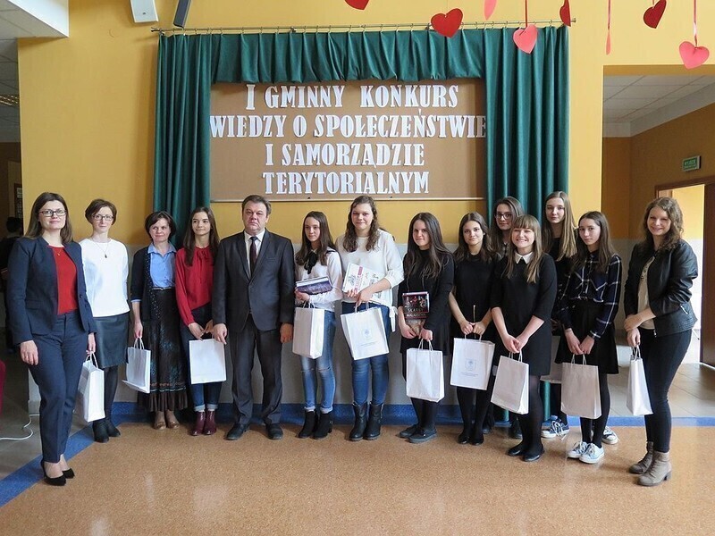 Zdjęcie 3: Gimnazjaliści przejmują władzę w Woli Krzysztoporskiej 