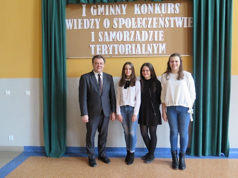 Zdjęcie 4: Gimnazjaliści przejmują władzę w Woli Krzysztoporskiej 