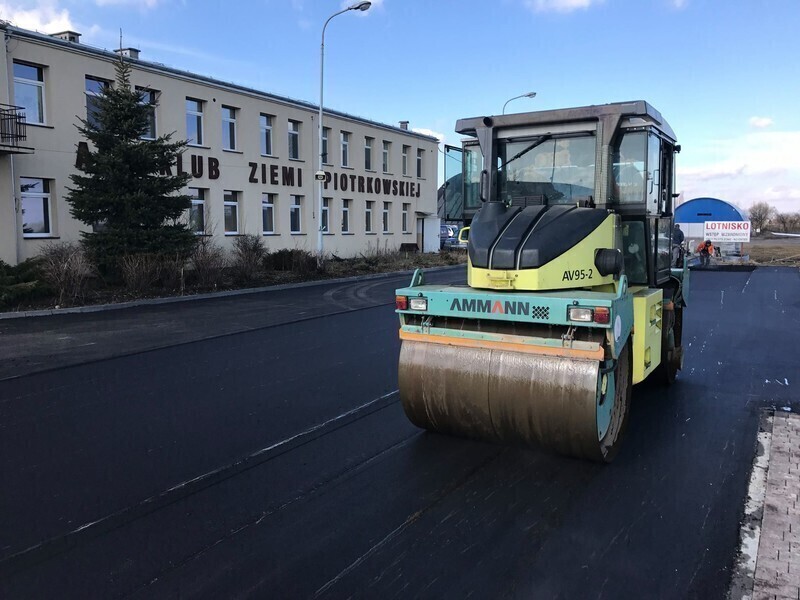 Zdjęcie 1: Na lotnisku trwają przygotowania do wizyty prezydentów