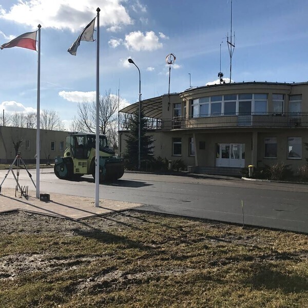 Zdjęcie 4: Na lotnisku trwają przygotowania do wizyty prezydentów