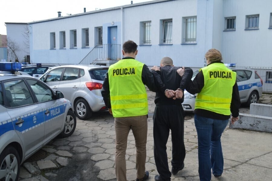 Włamywał się do mieszkań i kradł torebki