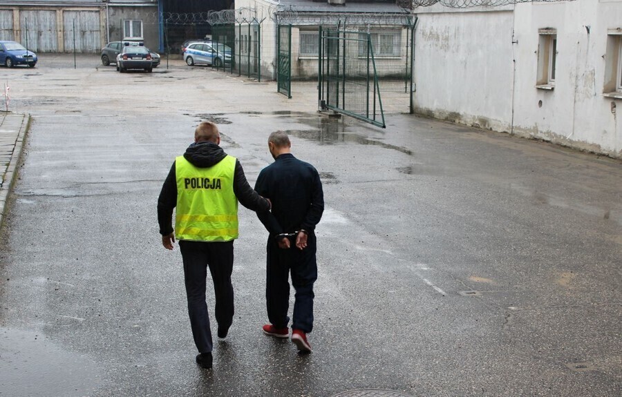 Wyładował emocje na cudzym samochodzie