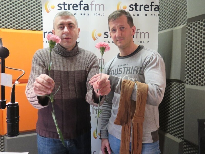 Goździki Rajstopy Co chciałybyście dostać na Dzień Kobiet