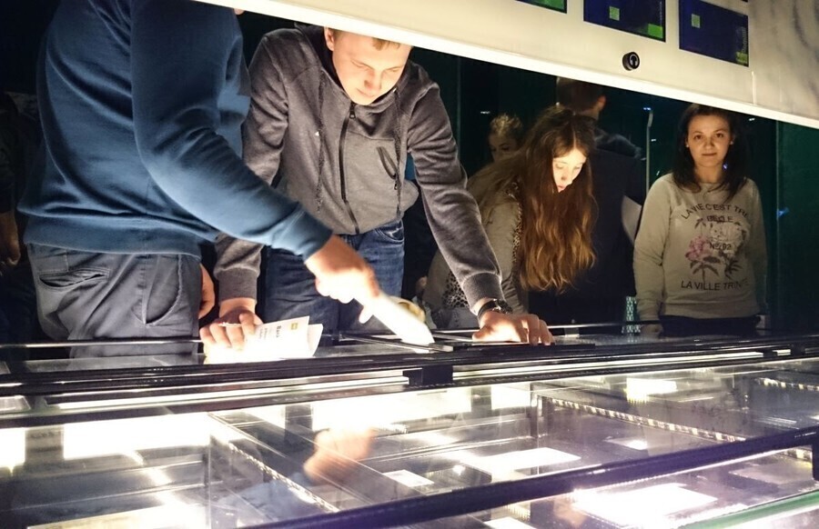 Uczniowie z Szydłowa weszli do skarbca NBP