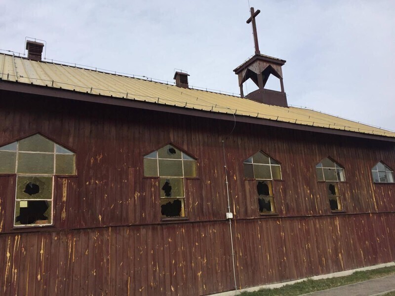 Powybijane szyby w kościele