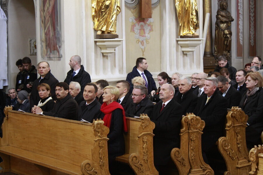 Zdjęcie 1: Msza Święta z udziałem par prezydenckich [GALERIA]