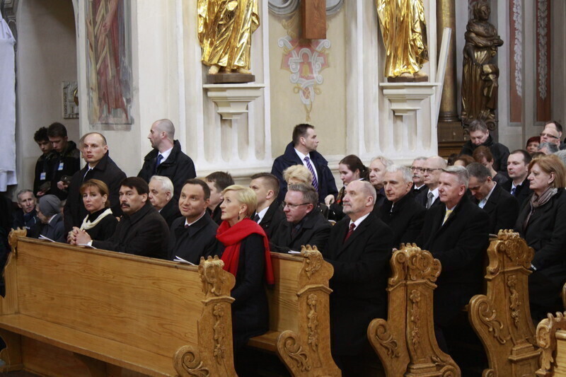 Zdjęcie 5: Msza Święta z udziałem par prezydenckich [GALERIA]