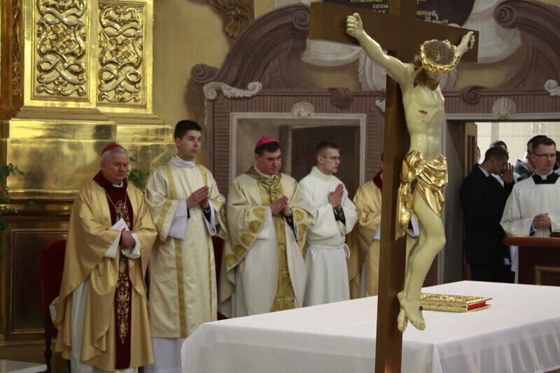 Zdjęcie 7: Msza Święta z udziałem par prezydenckich [GALERIA]