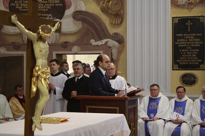 Zdjęcie 8: Msza Święta z udziałem par prezydenckich [GALERIA]