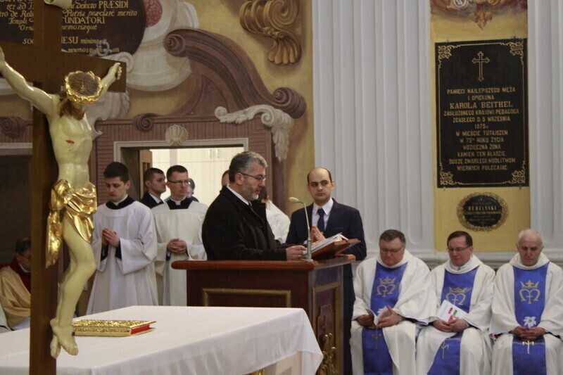 Zdjęcie 9: Msza Święta z udziałem par prezydenckich [GALERIA]