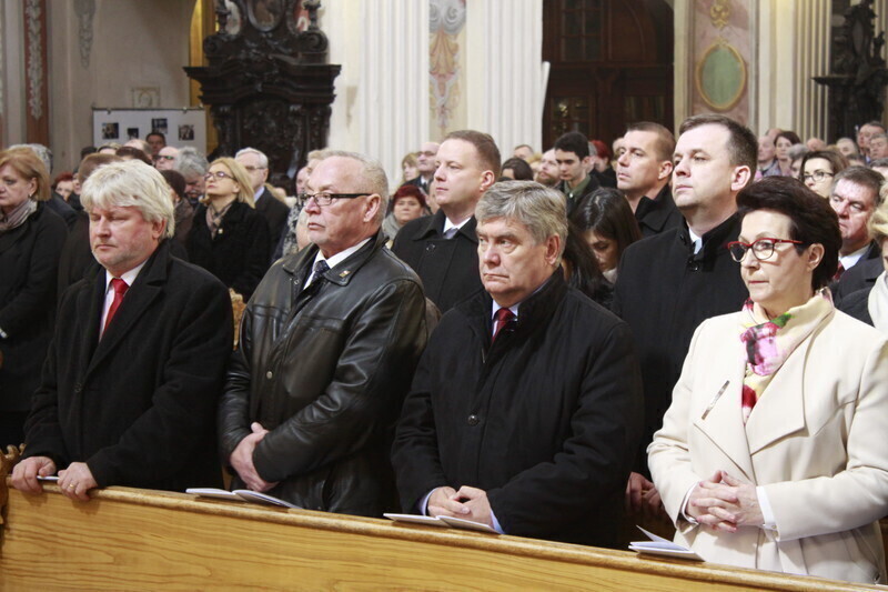 Zdjęcie 11: Msza Święta z udziałem par prezydenckich [GALERIA]