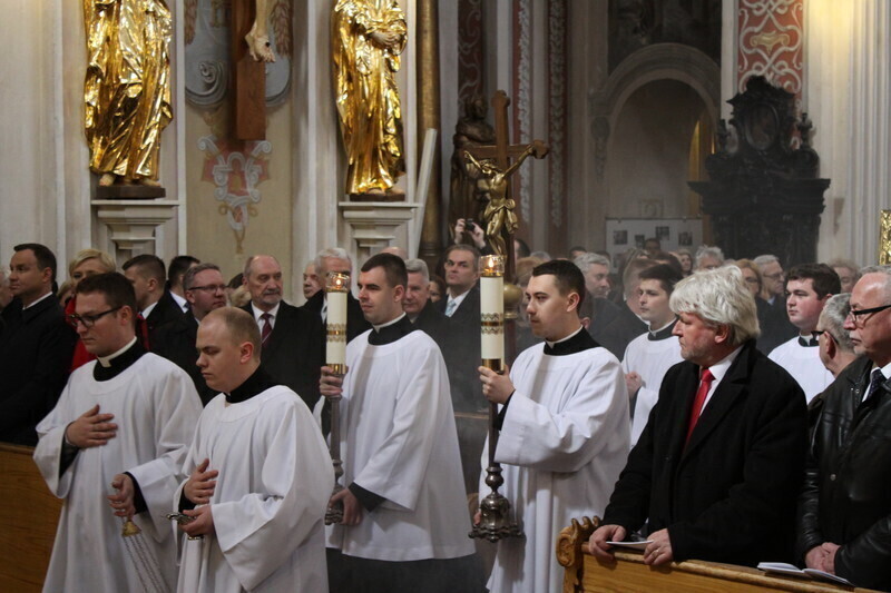 Zdjęcie 17: Msza Święta z udziałem par prezydenckich [GALERIA]