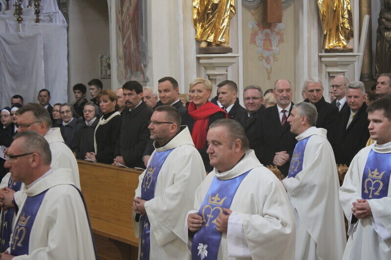 Zdjęcie 19: Msza Święta z udziałem par prezydenckich [GALERIA]