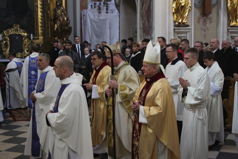 Zdjęcie 21: Msza Święta z udziałem par prezydenckich [GALERIA]