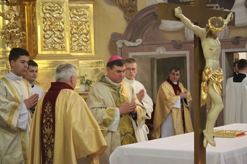 Zdjęcie 22: Msza Święta z udziałem par prezydenckich [GALERIA]