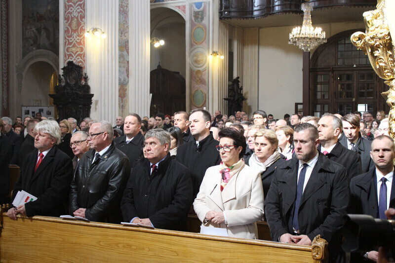 Zdjęcie 25: Msza Święta z udziałem par prezydenckich [GALERIA]