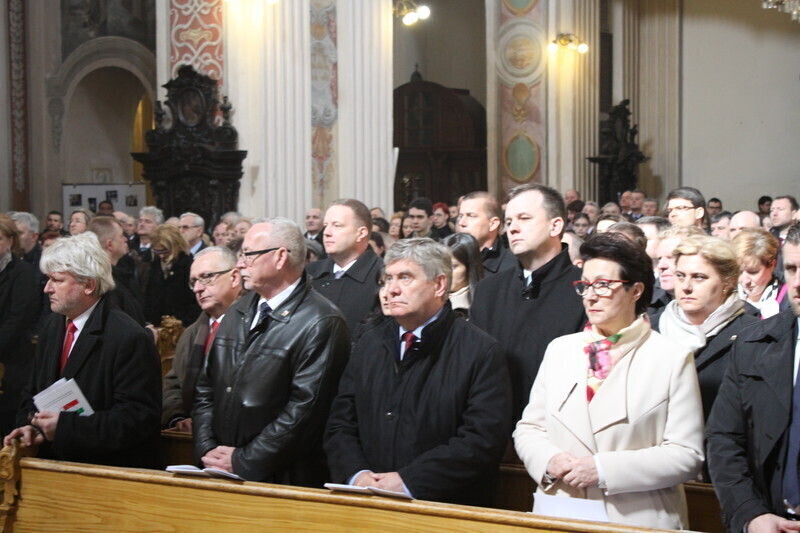 Zdjęcie 26: Msza Święta z udziałem par prezydenckich [GALERIA]