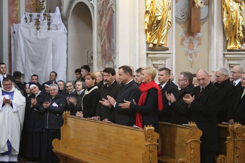 Zdjęcie 27: Msza Święta z udziałem par prezydenckich [GALERIA]
