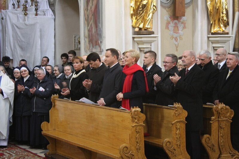 Zdjęcie 28: Msza Święta z udziałem par prezydenckich [GALERIA]
