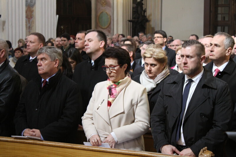 Zdjęcie 29: Msza Święta z udziałem par prezydenckich [GALERIA]