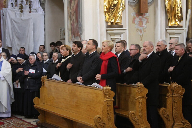 Zdjęcie 31: Msza Święta z udziałem par prezydenckich [GALERIA]