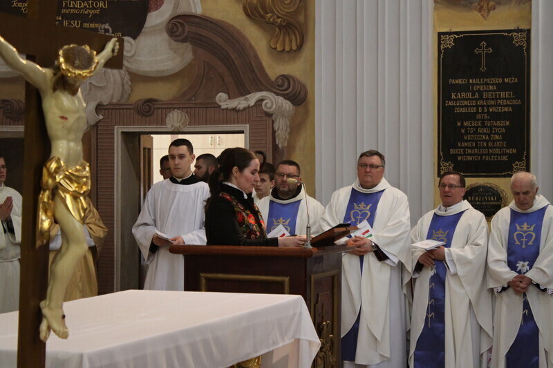 Zdjęcie 38: Msza Święta z udziałem par prezydenckich [GALERIA]