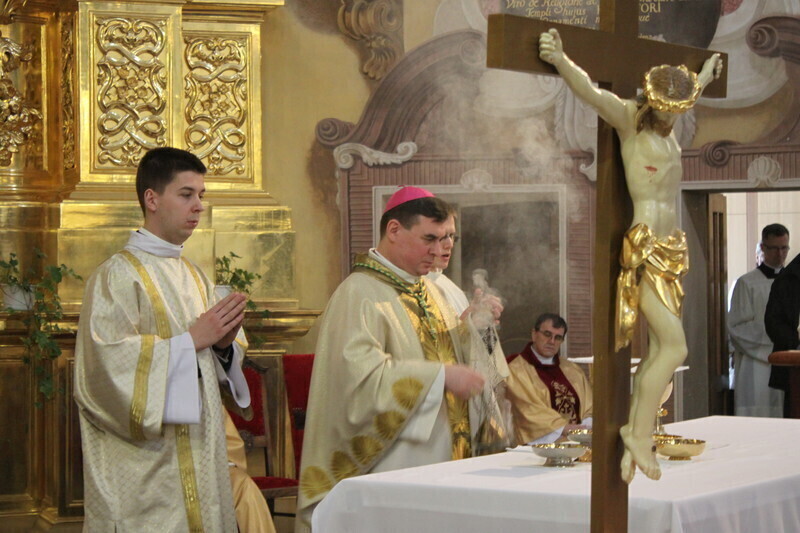 Zdjęcie 39: Msza Święta z udziałem par prezydenckich [GALERIA]