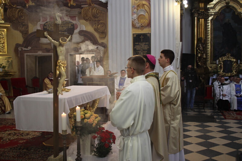 Zdjęcie 40: Msza Święta z udziałem par prezydenckich [GALERIA]