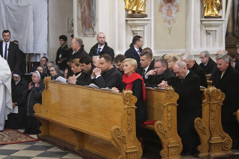 Zdjęcie 42: Msza Święta z udziałem par prezydenckich [GALERIA]