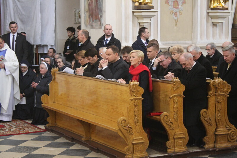 Zdjęcie 43: Msza Święta z udziałem par prezydenckich [GALERIA]