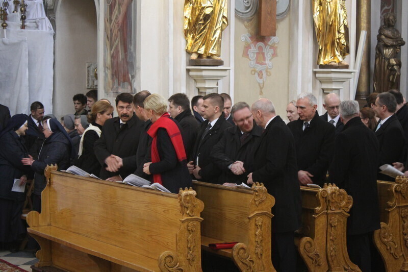 Zdjęcie 45: Msza Święta z udziałem par prezydenckich [GALERIA]