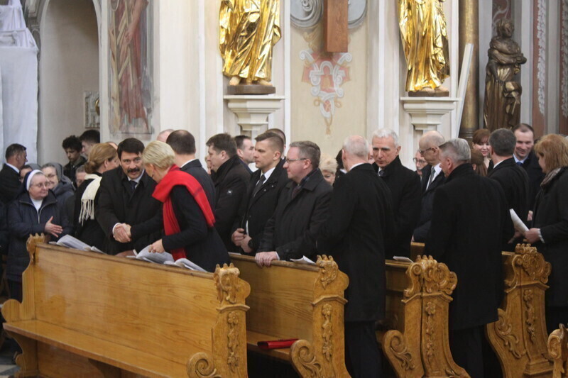 Zdjęcie 46: Msza Święta z udziałem par prezydenckich [GALERIA]