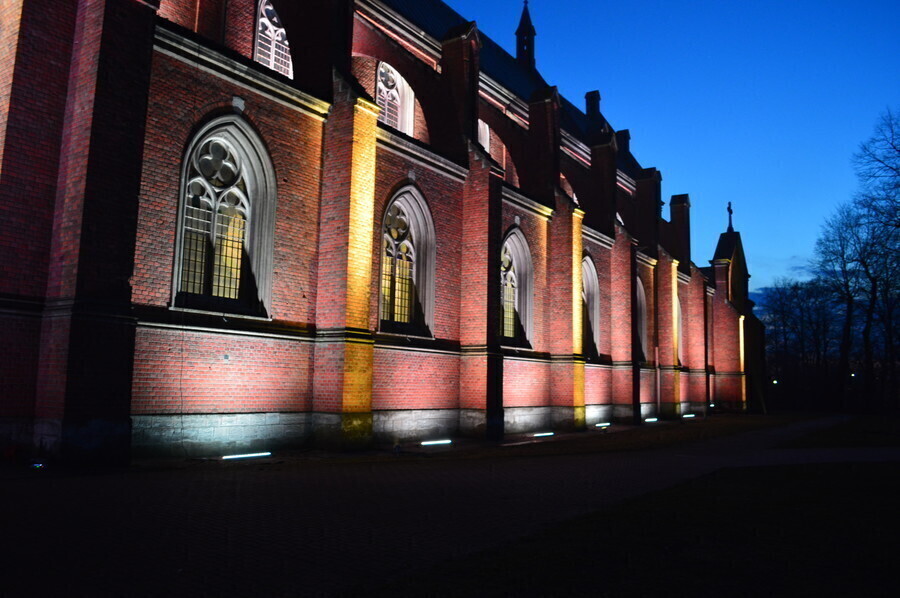 Kościół św. Floriana w Sulejowie z podświetleniem
