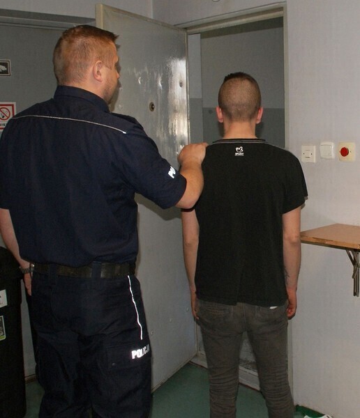 Ukradł truskawki i wszczął awanturę w markecie