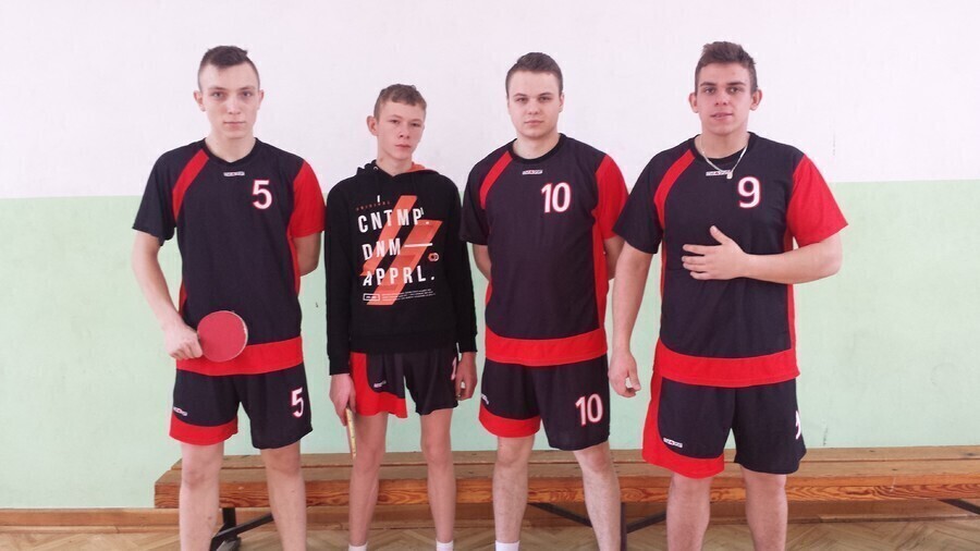 Tenisiści stołowi z Bujen najlepsi w powiecie