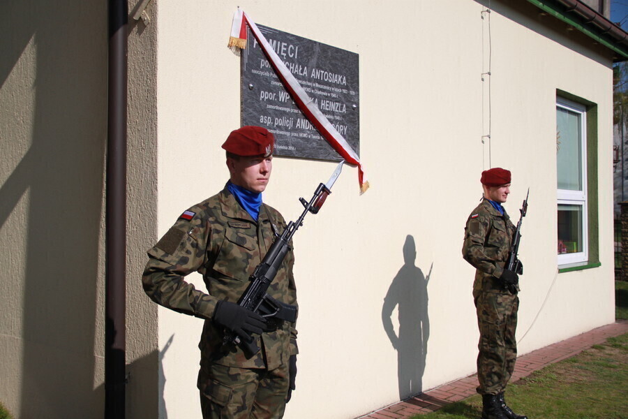 Obchody 77. rocznicy zbrodni katyńskiej w Moszczenicy