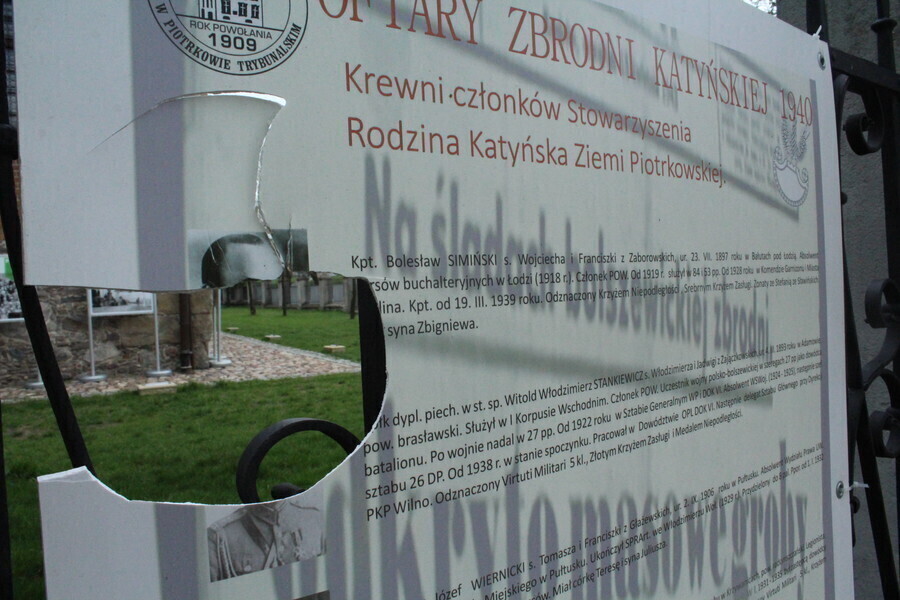 Kto zniszczył wystawę o Katyniu