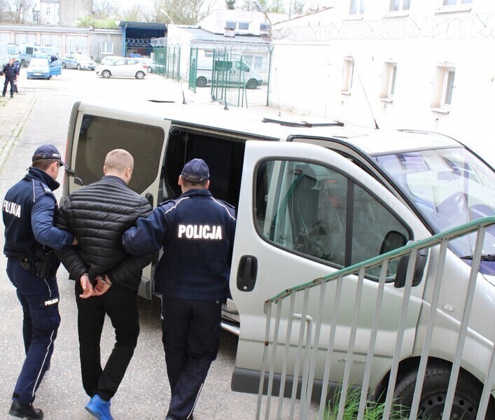 Handel ludźmi zmuszanie do prostytucji handel narkotykami. Policja rozbiła grupę przestępczą