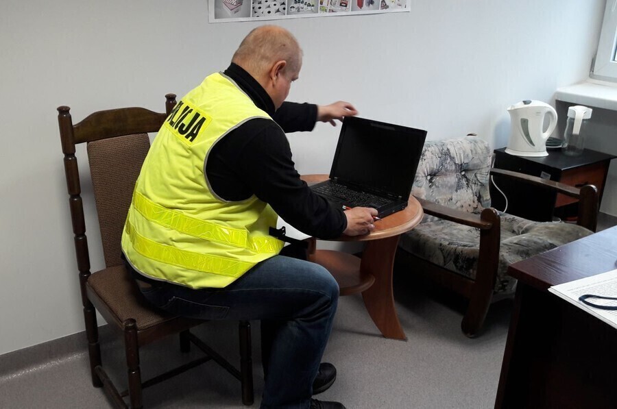 Stare Miasto Piotrkowianin pobił i okradł sąsiada