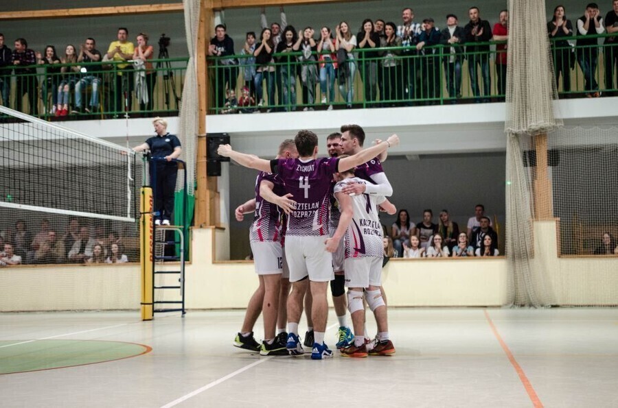 LUMKS Kasztelan Rozprza coraz bliżej II ligi